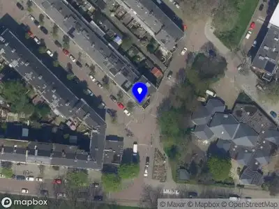 Ambulance met grote spoed naar de Engelsestraat in Rotterdam
