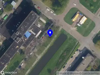 Ambulance met grote spoed naar de Wilgenlei in Rotterdam