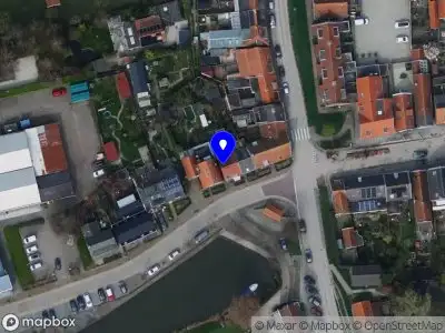 Ambulance met grote spoed naar de Kade in Piershil