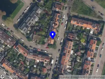 Ambulance met grote spoed naar de Secretariestraat in Rotterdam