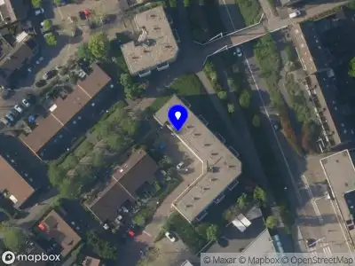 Ambulance met grote spoed naar de Top Naeffstraat in Leiden
