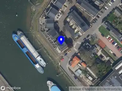 Ambulance met gepaste spoed naar de Onder de Linden in Krimpen aan den IJssel