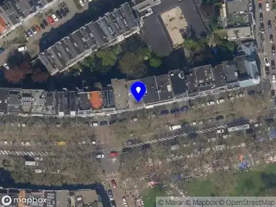 Ambulance met grote spoed naar de Mathenesserlaan in Rotterdam