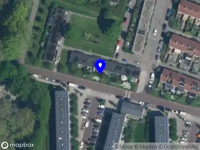 Ambulance met grote spoed naar de Burgemeester Fockstraat in Amsterdam