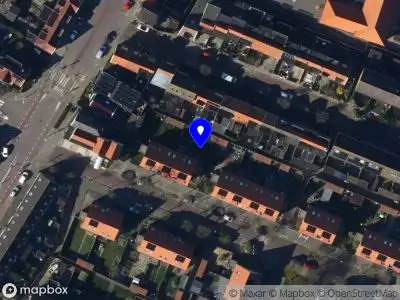 Brandweer met grote spoed naar de Asterstraat in Den Helder vanwege voertuigbrand