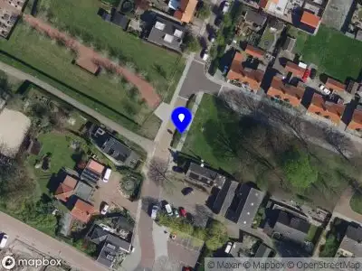 Brandweer en politie met grote spoed naar de Korteweg in Hooge Zwaluwe vanwege waarnemen gaslucht
