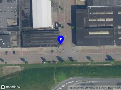 Ambulance met gepaste spoed naar de Condensatorweg in Amsterdam