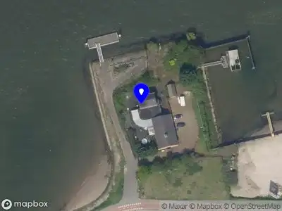 Ambulance met gepaste spoed naar de Oude IJsselmondsehoofd in Rotterdam