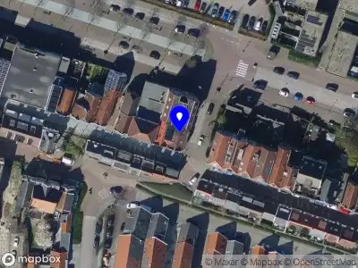 Ambulance met grote spoed naar de Oostdijk in Oud-Beijerland