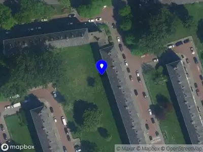Ambulance met grote spoed naar de Pakingehof in Amsterdam
