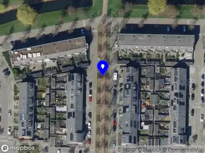 Ambulance met grote spoed naar de Van Doesburgveld in Barendrecht