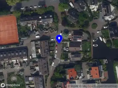 Ambulance met gepaste spoed naar de Korvetwal in Leiden