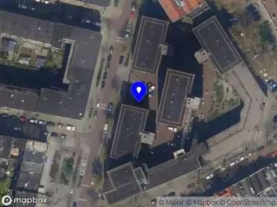 Ambulance met grote spoed naar de Jan Kruijffstraat in Rotterdam