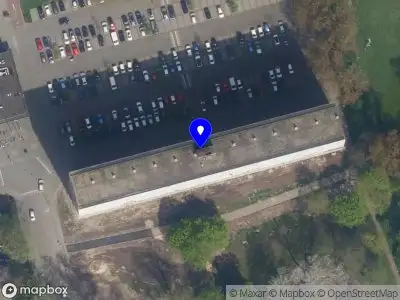 Ambulance met grote spoed naar de Max Planckplaats in Rotterdam