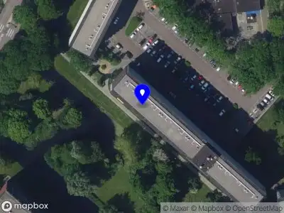 Ambulance met grote spoed naar de Pieter de Hoochplaats in Alblasserdam