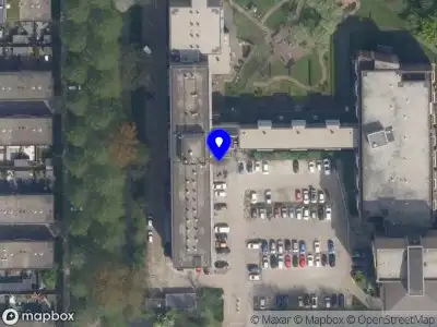 Ambulance met gepaste spoed naar de Apollostraat in Rotterdam