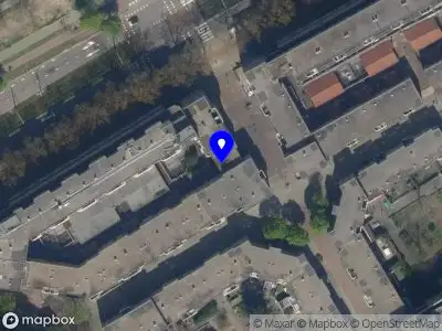 Ambulance met grote spoed naar de Halvemaansteeg in Rotterdam