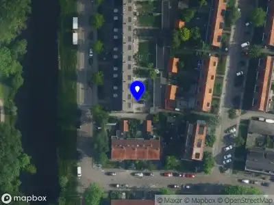 Ambulance met grote spoed naar de In de Pelmolen in Duivendrecht