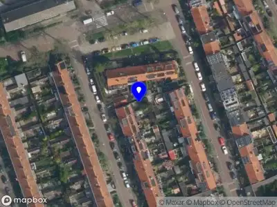 Ambulance met grote spoed naar de Cort van der Lindenstraat in Delft