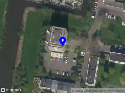 Ambulance met grote spoed naar de Boerhaavestraat in Vlaardingen