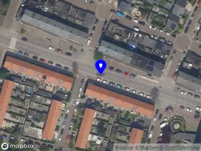 Ambulance met grote spoed naar de Molukkenstraat in Vlaardingen