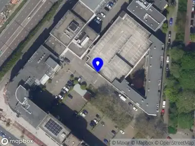 Ambulance met gepaste spoed naar de Stationsweg in Leiden