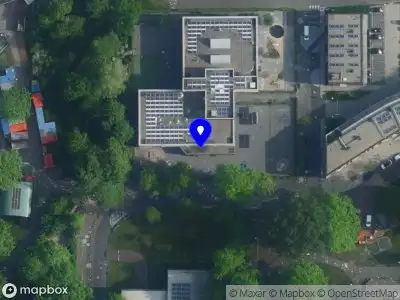 Ambulance met grote spoed naar de Astronautenweg in Duivendrecht