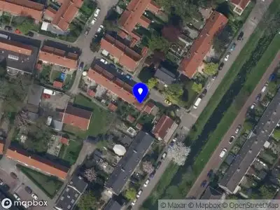 Ambulance met grote spoed naar de Weipad in Rotterdam