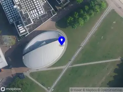 Ambulance met grote spoed naar de Museumplein in Amsterdam