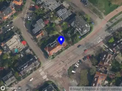 Ambulance met gepaste spoed naar de Ruys de Beerenbrouckplein in Delft