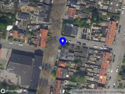 Ambulance met grote spoed naar de Koninginneweg in Rotterdam
