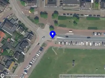 Ambulance met grote spoed naar de Burgemeester Rothestraat in Wijk aan Zee