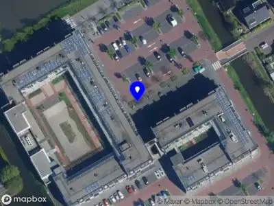 Ambulance met grote spoed naar de Poldermeesterplein in Aalsmeer