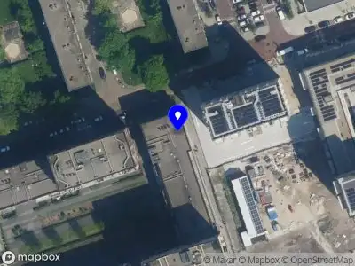 Ambulance met grote spoed naar de Fröbelstraat in Amsterdam