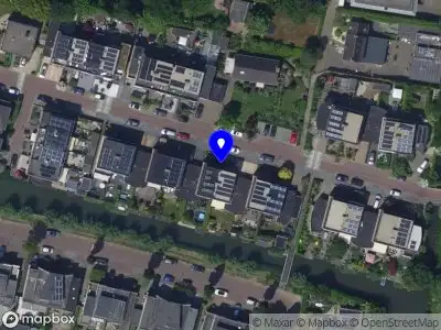 Ambulance met grote spoed naar de Burgemeester Beelaertspark in Dordrecht