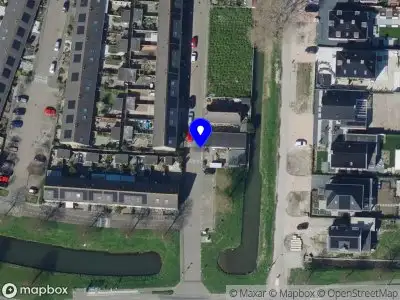 Brandweer met grote spoed naar de Clara Visserstraat in Spijkenisse vanwege personen te water