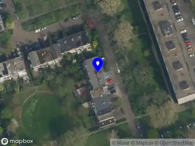 Ambulance met grote spoed naar de Roland Holstlaan in Delft