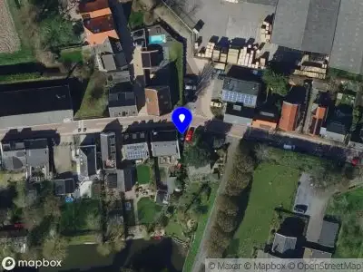 Ambulance met grote spoed naar de Goidschalxoordsedijk in Heinenoord