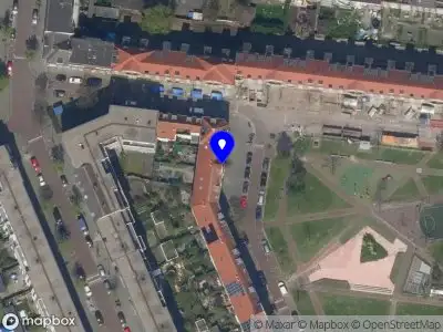 Ambulance met grote spoed naar de Aagje Dekenstraat in Rotterdam