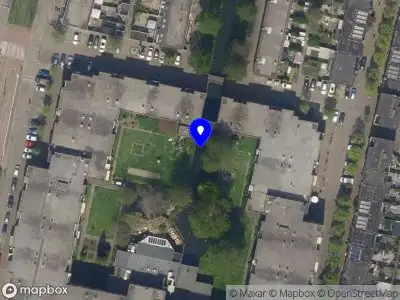 Ambulance met grote spoed naar de Schinnenbaan in Rotterdam