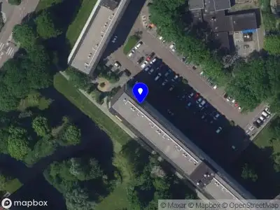 Ambulance met grote spoed naar de Pieter de Hoochplaats in Alblasserdam