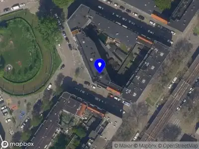 Ambulance met grote spoed naar de Hekelingenstraat in Rotterdam