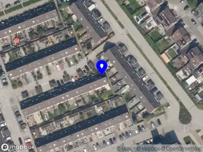 Ambulance met gepaste spoed naar de Slot Assumburgpad in Schiedam