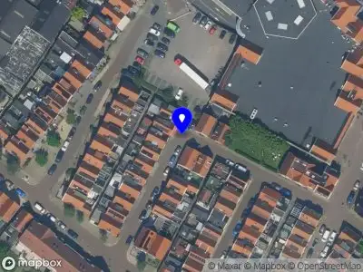 Ambulance met grote spoed naar de Industriestraat in Volendam