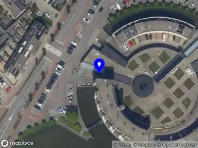 Ambulance met grote spoed naar de Puccinipassage in Capelle aan den IJssel