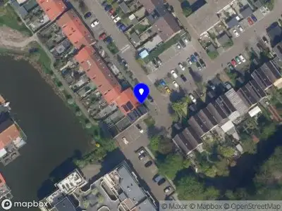 Ambulance met grote spoed naar de Vuurvlindertje erf in Capelle aan den IJssel