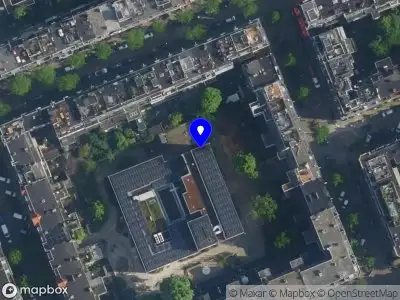 Ambulance met grote spoed naar de Pieter Langendijkstraat in Amsterdam