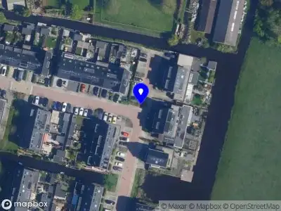 Ambulance met grote spoed naar de Pastoor L. Pullenlaan in De Kwakel