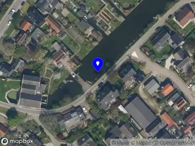 Ambulance met grote spoed naar de Breekade in Krimpen aan den IJssel