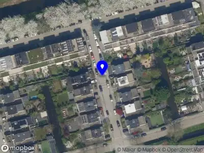 Ambulance met grote spoed naar de Ineke Sluiterstraat in Rotterdam